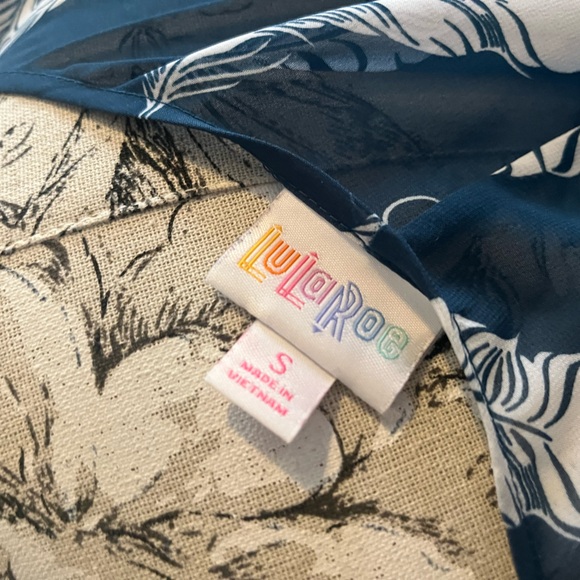 LuLaRoe teak white leaf pattern shear Shirley cover cardigan size small - Picture 7 of 7